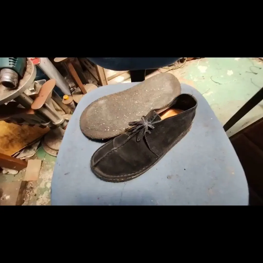 【クラークス デザートトレック ソール交換｜Vibram40...