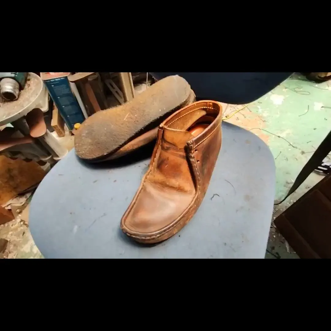 【Clarks ワラビーブーツ ソール交換｜Vibram20...