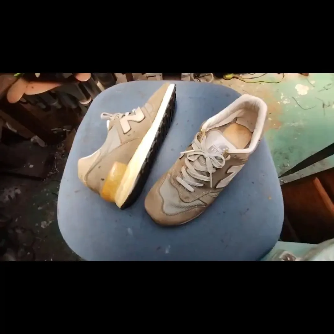 岐阜県 Y様よりご依頼いただいた New Balance 1...