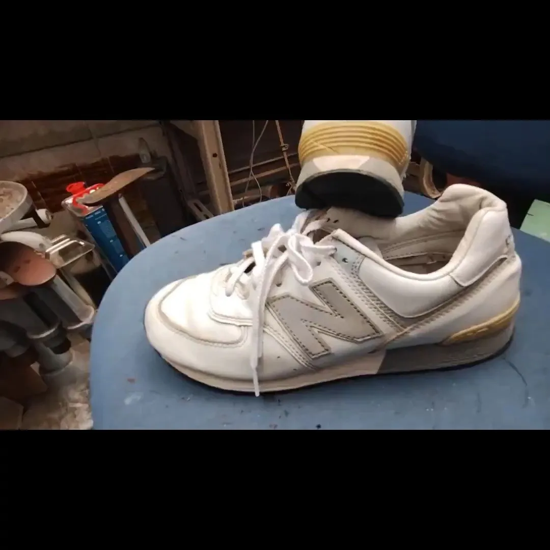 【東京都 H様｜New Balance ヒールカップの加水分...