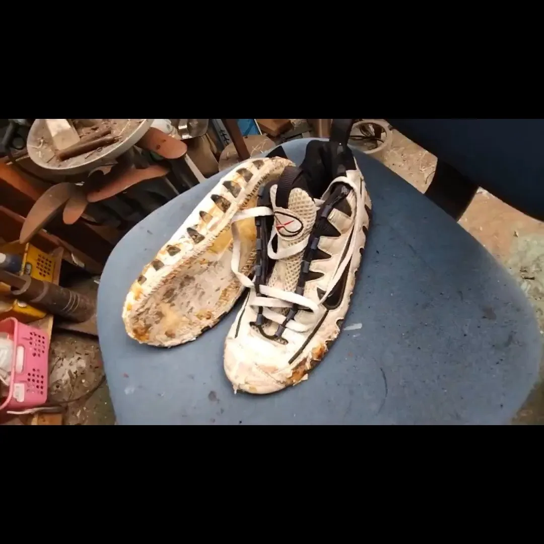【NIKE AIR NOMO MAX｜加水分解したソールを交...