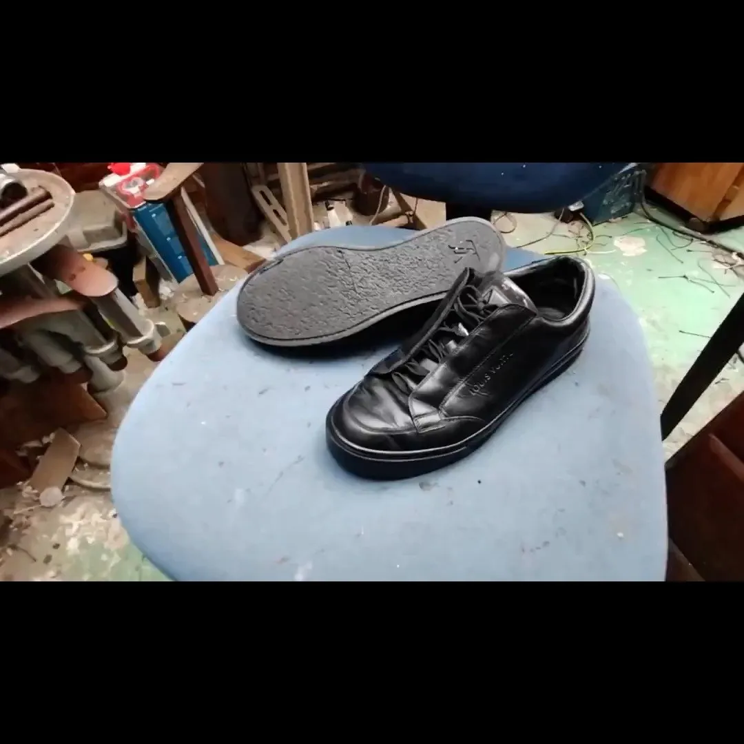 【ルイ・ヴィトンのスニーカー修理👟 ソールのパックリ割れをオ...